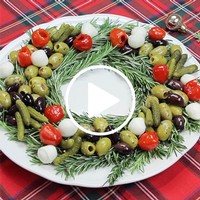 Holiday Antipasto Wreath